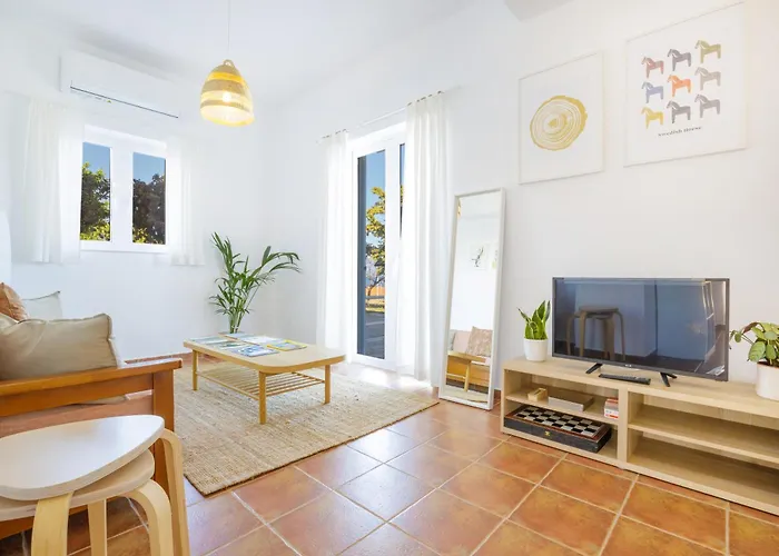 Elpida's Sea View Petalídhion